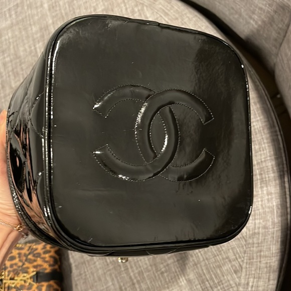 Authentic Chanel vintage vanity bag - Picture 7 of 9